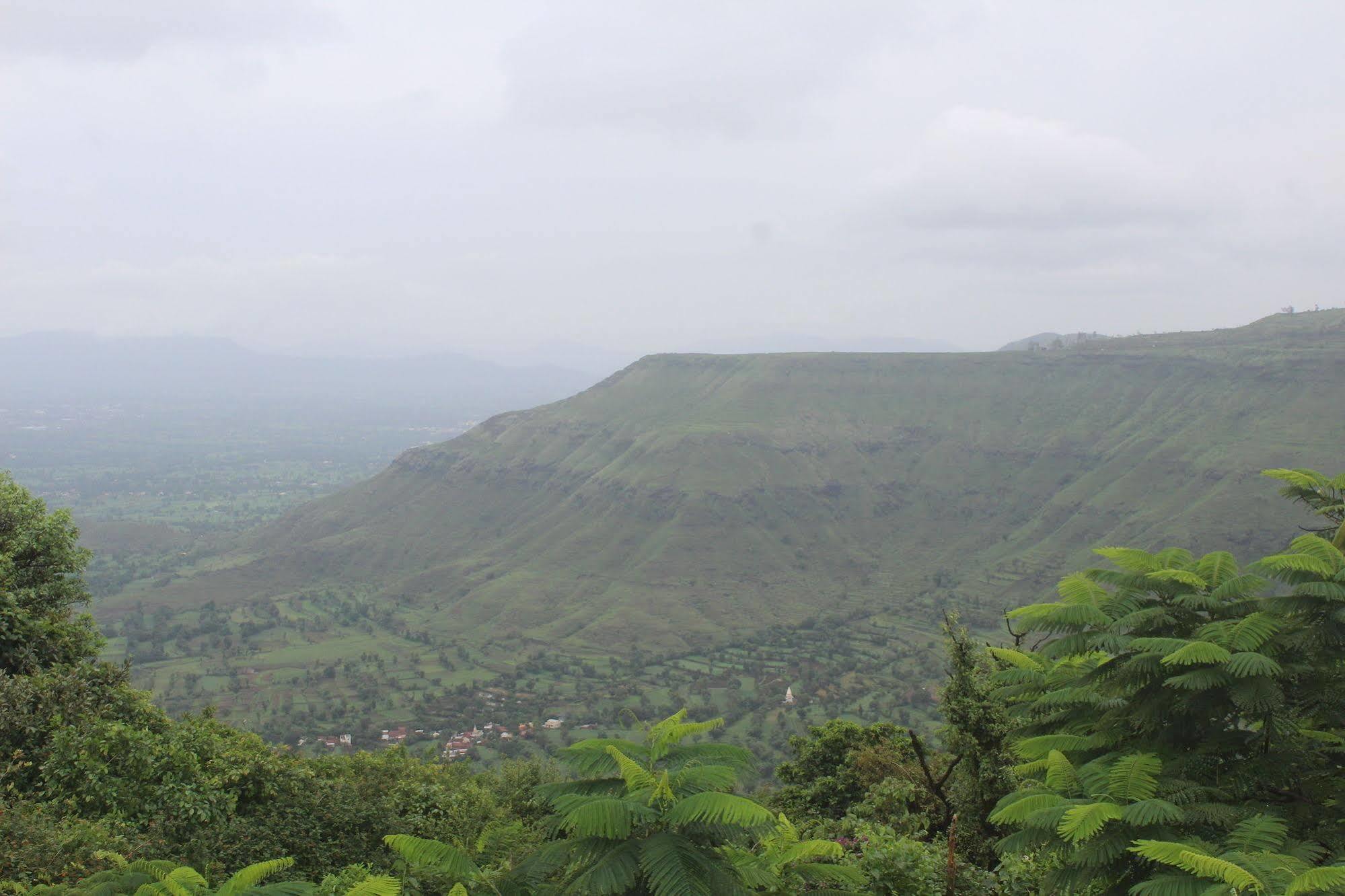 Ravine Hotel Panchgani Extérieur photo